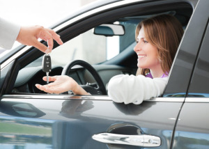 Prendre une voiture de location a plusieurs avantages.