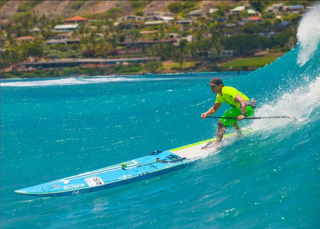 Un Sup Race sur une vague