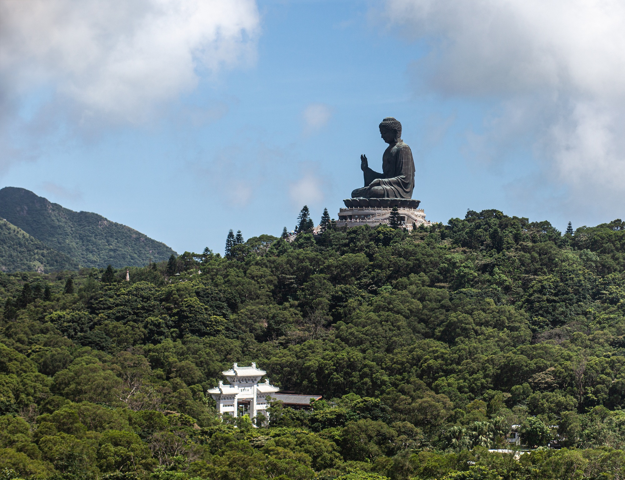 Road-trip spirituel : Itinéraires à travers les lieux d’énergie en Europe